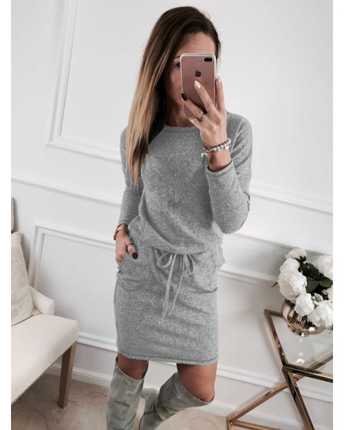 Women knitted simple slim pocket dress with round collar and long sleeves